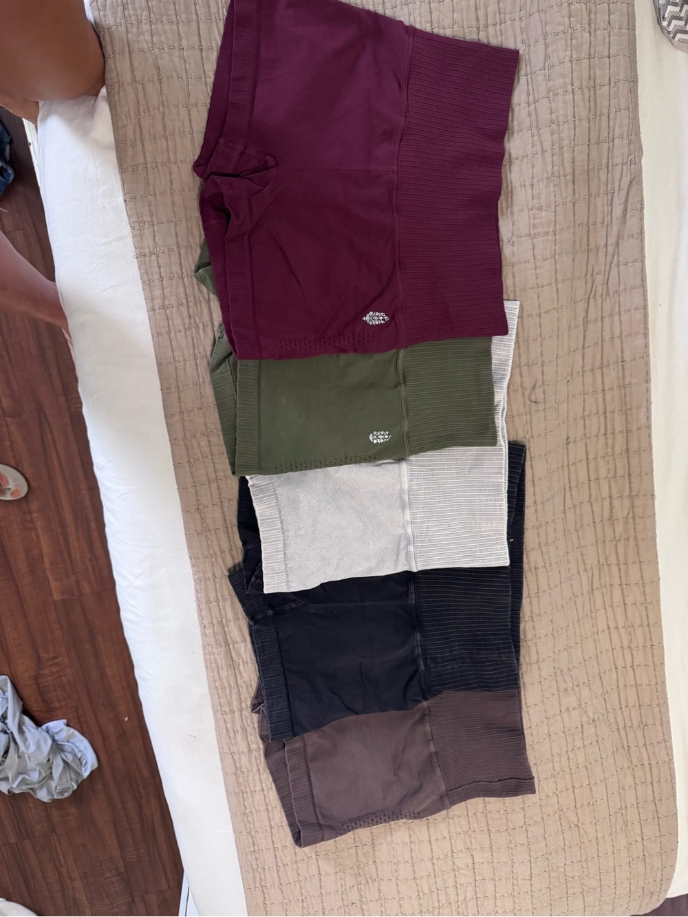 Bundle of 5 FP Movement by Free People Good
Karma shorts 🤎
